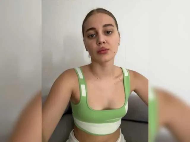 Alisa3 on BongaCams