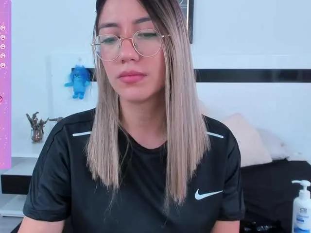 EllaDavs on BongaCams