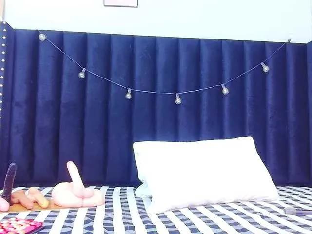 petitelittleebony on BongaCams