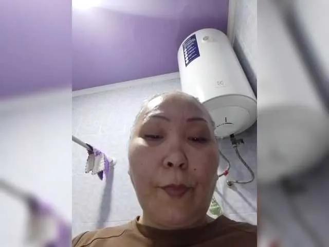 Qweentis on BongaCams 
