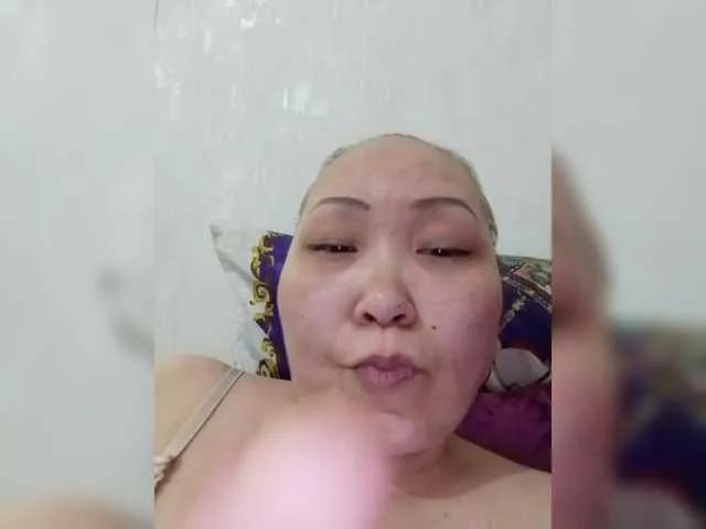 Qweentis on BongaCams