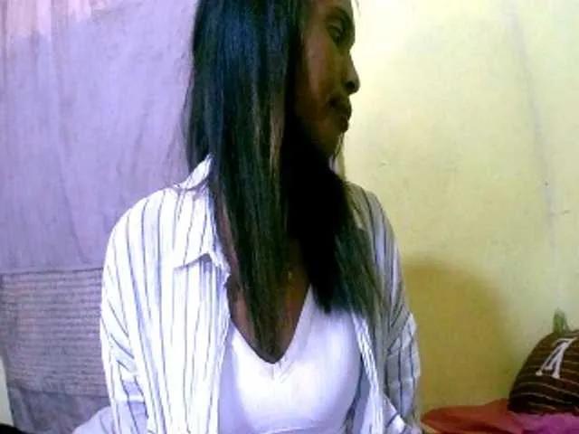 Reine2delice on BongaCams
