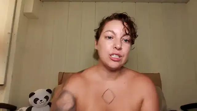 beberoyale on StripChat 