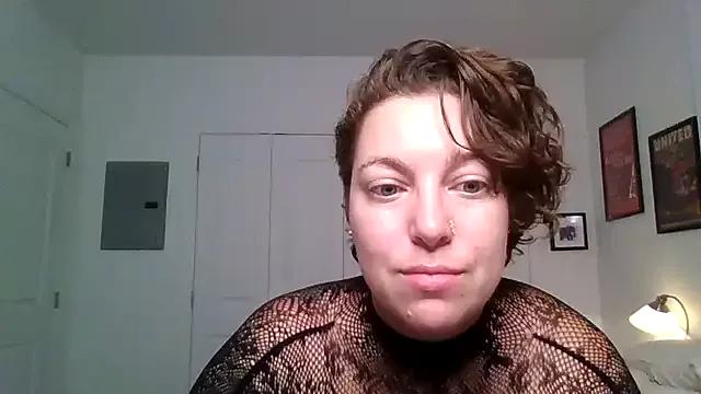 beberoyale on StripChat 