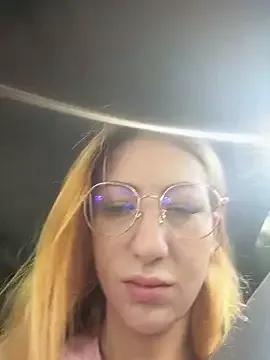 DaddysLittleSlutX on StripChat