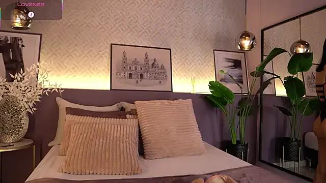 ElleDiane on StripChat 