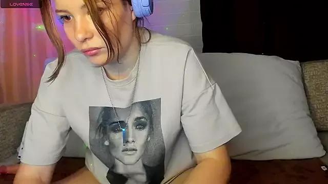 Leila_purr18 on StripChat 