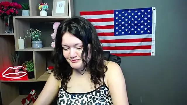 LolaHikls on StripChat 