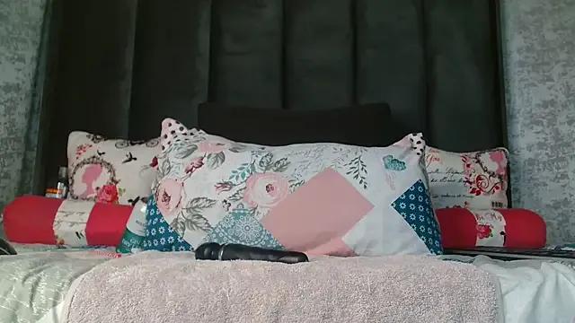 Lucy_Blacksilk — please LOVE me daddy