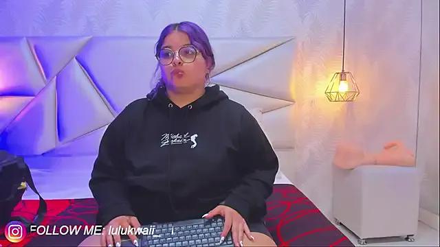 lulukawai16 on StripChat 