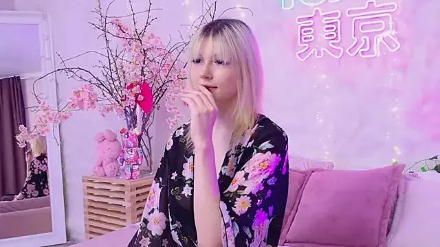 NellieLoyns on StripChat 