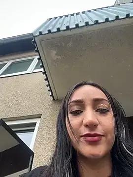 Ninabigtitied — remove bra at the train station 