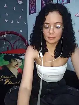 NinaSweet2 on StripChat 