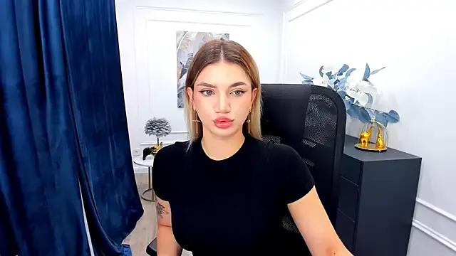 SelenaeMoore on StripChat 