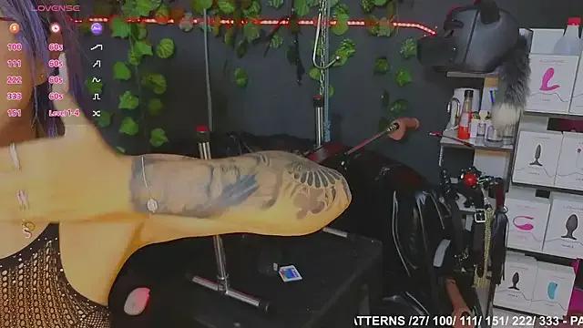 Sweett_Mollyy on StripChat 