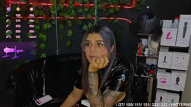 Sweett_Mollyy on StripChat 