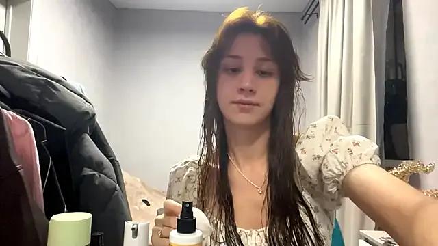 WildPeachh — show tongue