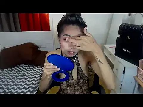 XxWildTsClaraHugeCockxX on StripChat 