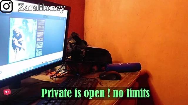 ZaraHoney on StripChat 