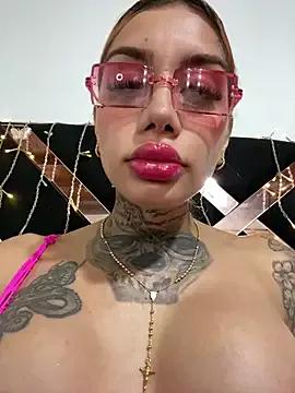 Zaratattoox on StripChat 